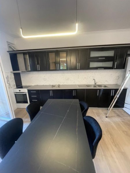 Tirane, jepet me qera apartament 2+1+Ballkon Kati 2, 90 m² 800 € (KODRA E DIELLIT)