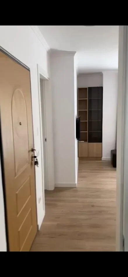 Tirane, jepet me qera apartament 2+1+Ballkon Kati 4, 80 m² 650 € (pazari i ri)