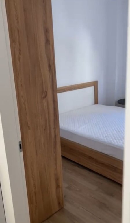 Tirane, jepet me qera apartament 2+1+Ballkon Kati 4, 80 m² 650 € (pazari i ri)