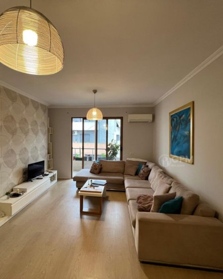 Tirane, jepet me qera apartament 2+1 , 600 €