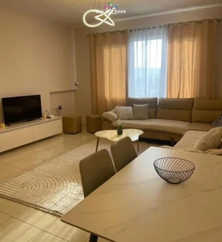 Tirane, jepet me qera apartament 2+1+Ballkon Kati 8, 108 m² 450 € (prane BKT)