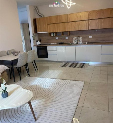 Tirane, jepet me qera apartament 2+1+Ballkon Kati 8, 108 m² 450 € (prane BKT)
