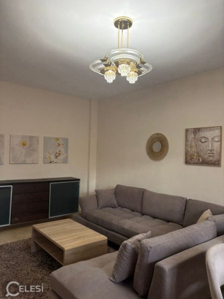 Tirane, jepet me qera apartament 2+1+Ballkon Kati 2, 90 m² 600 € (PALLATI I BRIGADAVE)