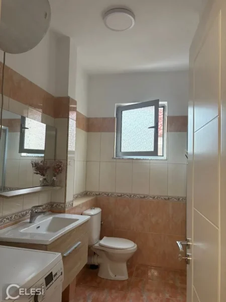 Tirane, jepet me qera apartament 2+1+Ballkon Kati 2, 90 m² 600 € (PALLATI I BRIGADAVE)
