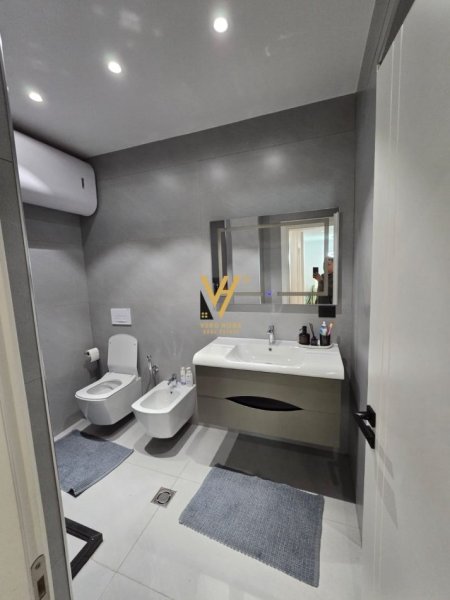 Tirane, jepet me qera apartament 2+1+Ballkon Kati 6, 127 m² 1.500 € (BLLOK)