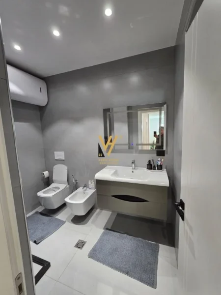 Tirane, jepet me qera apartament 2+1+Ballkon Kati 6, 127 m² 1.500 € (BLLOK)