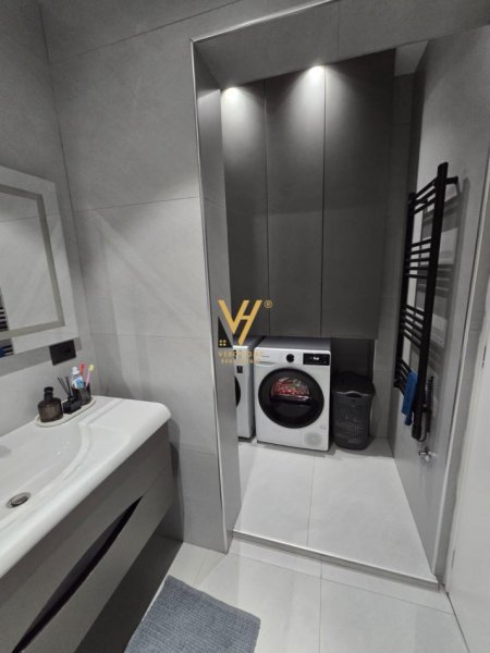 Tirane, jepet me qera apartament 2+1+Ballkon Kati 6, 127 m² 1.500 € (BLLOK)