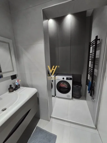 Tirane, jepet me qera apartament 2+1+Ballkon Kati 6, 127 m² 1.500 € (BLLOK)