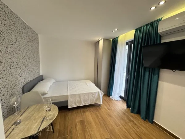 Tirane, shitet apartament 4+1+Ballkon Kati 4, 100 m² 324.000 € (ish Blloku)