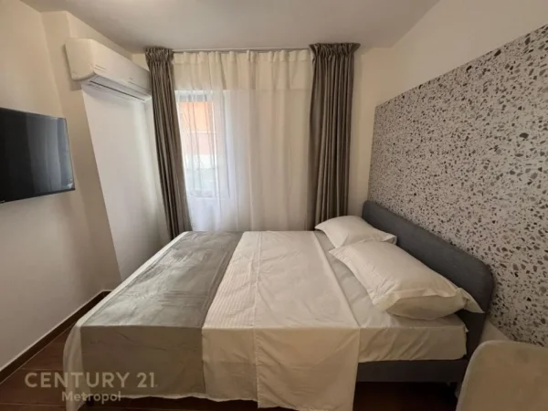 Tirane, shitet apartament 4+1+Ballkon Kati 4, 100 m² 324.000 € (ish Blloku)