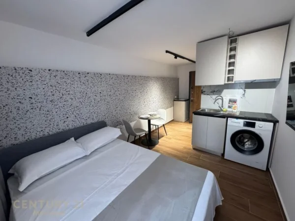 Tirane, shitet apartament 4+1+Ballkon Kati 4, 100 m² 324.000 € (ish Blloku)