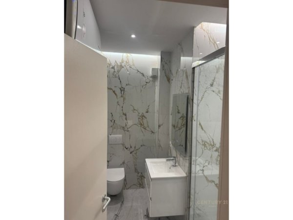 Tirane, shitet apartament 2+1+Aneks+Ballkon Kati 3, 118 m² 365.000 € (Rr. Durresit)