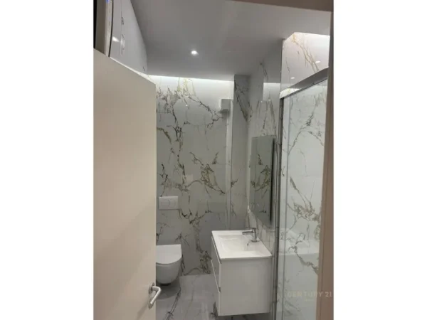 Tirane, shitet apartament 2+1+Aneks+Ballkon Kati 3, 118 m² 365.000 € (Rr. Durresit)