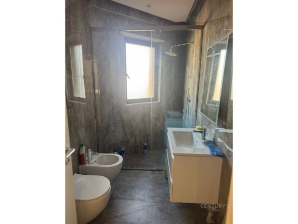 Tirane, shitet apartament 2+1+Aneks+Ballkon Kati 3, 118 m² 365.000 € (Rr. Durresit)