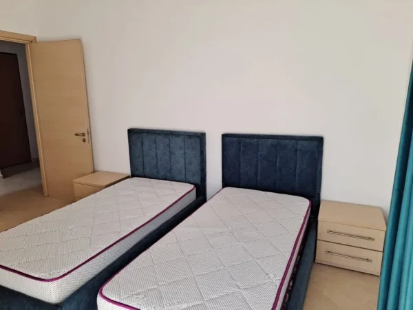 Tirane, jepet me qera apartament 2+1+Ballkon Kati 4, 110 m² 850 € (Liqeni i thate , rruga peti)
