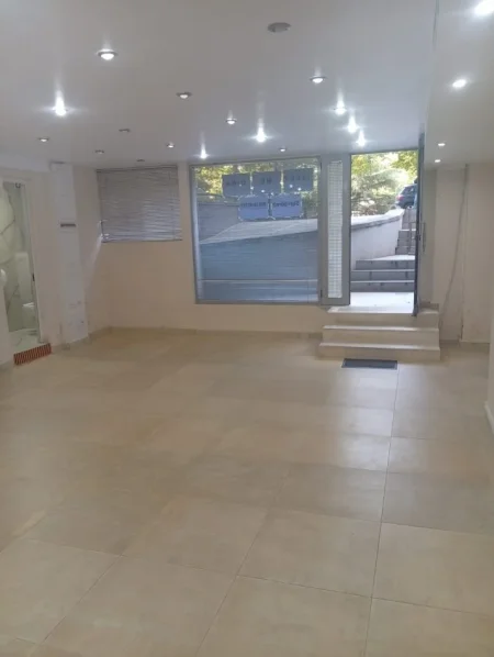 Jepet me Qira Ambjent Biznesi ne Brryl,  Kati 0, 60 m² 450 €URO