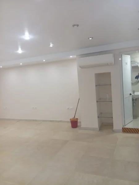 Jepet me Qira Ambjent Biznesi ne Brryl,  Kati 0, 60 m² 450 €URO