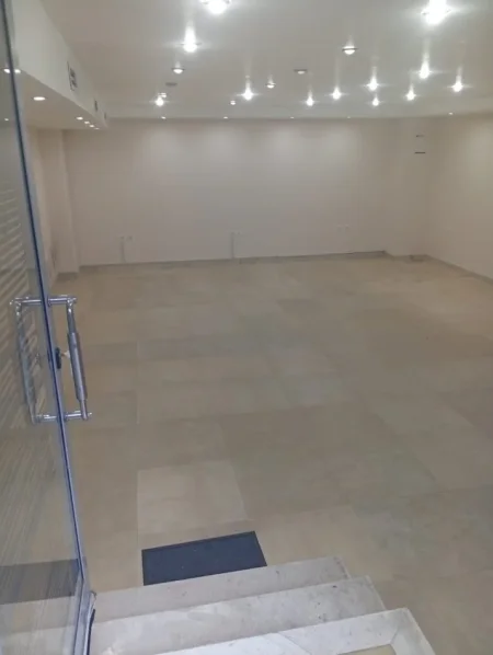 Jepet me Qira Ambjent Biznesi ne Brryl,  Kati 0, 60 m² 450 €URO