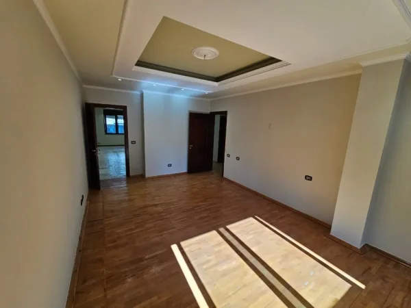 Tirane, shitet apartament 3+1+Ballkon Kati 2, 142 m² 350.000 € (Bllok)