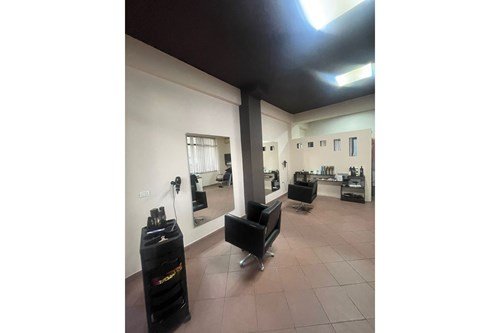 Tirane, jepet me qera ambjent biznesi Kati 2, 44 m² 600 € (rruge e Elbasanit)