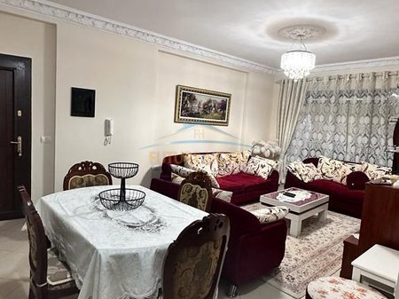 Tirane, jepet me qera apartament 2+1 Kati 5, 110 m² 500 € 