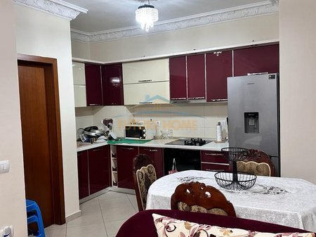 Tirane, jepet me qera apartament 2+1 Kati 5, 110 m² 500 € 