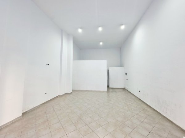 Tirane, jepet me qera ambjent biznesi Kati 0, 60 m² 750 € 