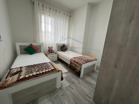Tirane, jepet me qera apartament 2+1 Kati 2, 100 m² 700 € 