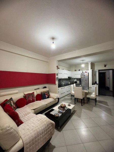 Tirane, jepet me qera apartament 2+1+Ballkon Kati 7, 90 m² 550 € (Astir)