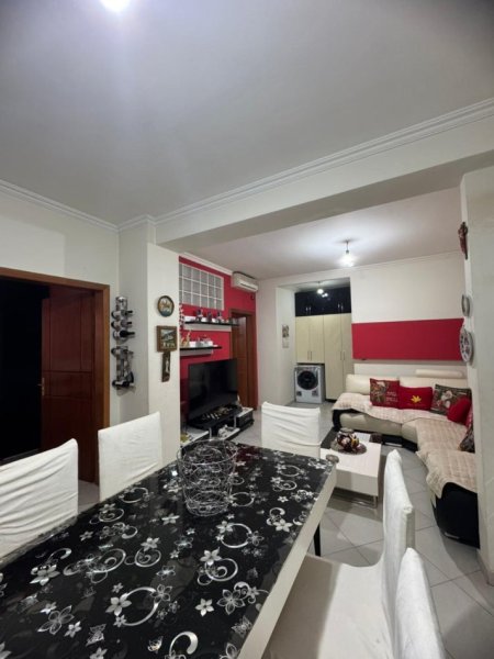 Tirane, jepet me qera apartament 2+1+Ballkon Kati 7, 90 m² 550 € (Astir)