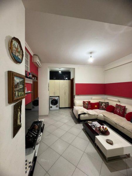 Tirane, jepet me qera apartament 2+1+Ballkon Kati 7, 90 m² 550 € (Astir)