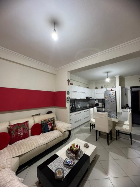 Tirane, jepet me qera apartament 2+1+Ballkon Kati 7, 90 m² 550 € (Astir)