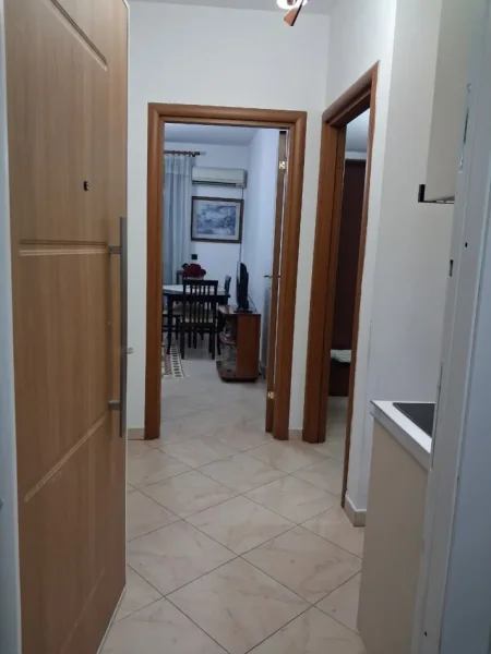Tirane, jepet me qera apartament 2+1 Kati 4, 830 € 