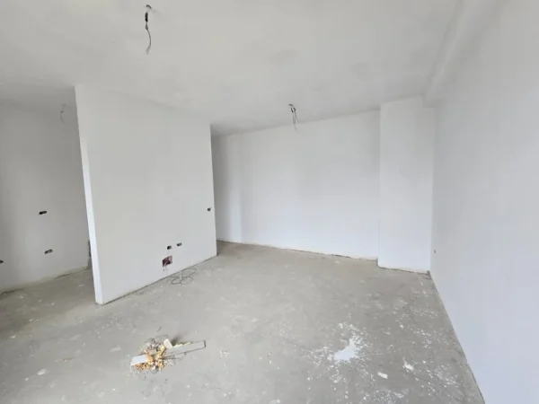 Tirane, shitet apartament 2+1+Ballkon Kati 8, 122 m² 189.000 € 