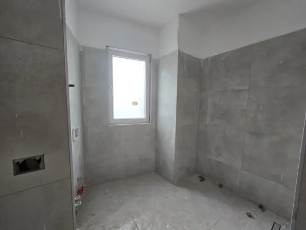 Tirane, shitet apartament 2+1+Ballkon Kati 8, 122 m² 189.000 € 