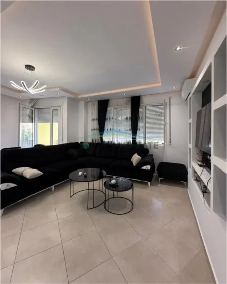 Tirane, jepet me qera apartament 2+1+2+Garazh Kati 2, 110 m² 800 € (Liqeni i thate)