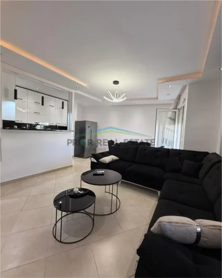 Tirane, jepet me qera apartament 2+1+2+Garazh Kati 2, 110 m² 800 € (Liqeni i thate)