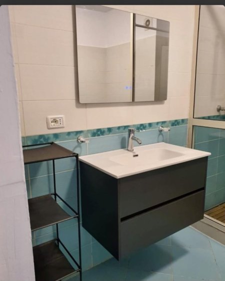 Tirane, jepet me qera apartament 1+1+Ballkon Kati 6, 91 m² 600 € (Rr.Mihal Grameno, 10 min nga Liceu Artistik)