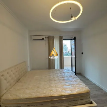 Tirane, jepet me qera apartament 2+1+Ballkon Kati 2, 85 m² 800 € (kodra e diellit 1)