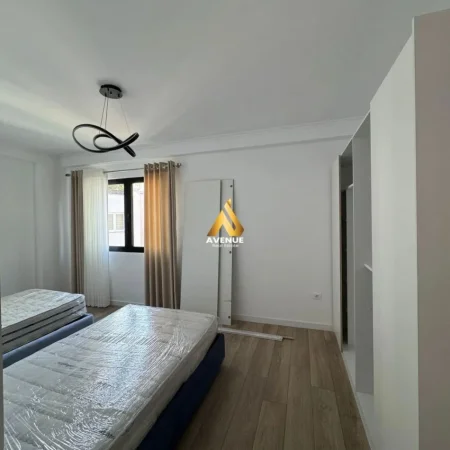 Tirane, jepet me qera apartament 2+1+Ballkon Kati 2, 85 m² 800 € (kodra e diellit 1)