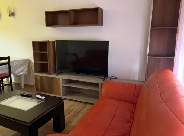 Tirane, jepet me qera apartament 1+1 Kati 4, 60 m² 450 € (qytet studenti)