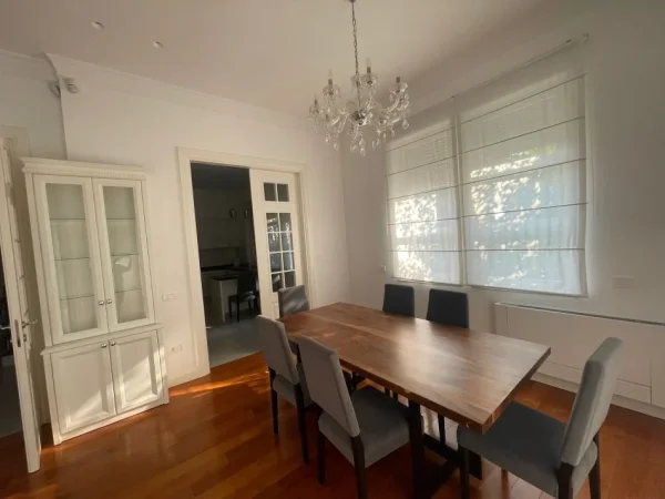Tirane, jepet me qera Vile 3 Katshe , 335 m² 4.300 € (Rezidenca Rolling Hills,TEG)