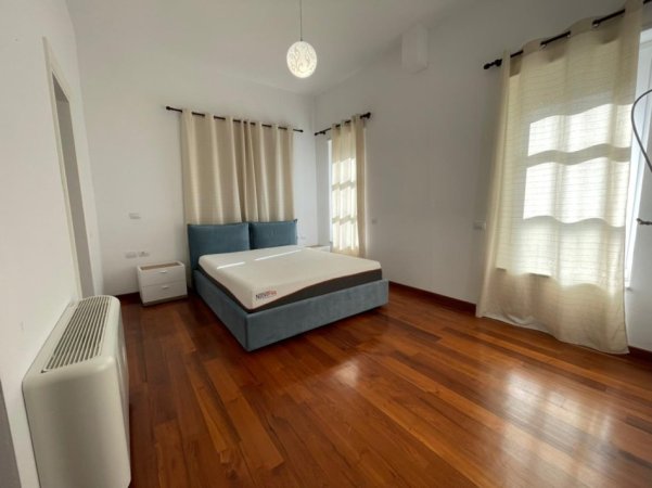 Tirane, jepet me qera Vile 3 Katshe , 335 m² 4.300 € (Rezidenca Rolling Hills,TEG)