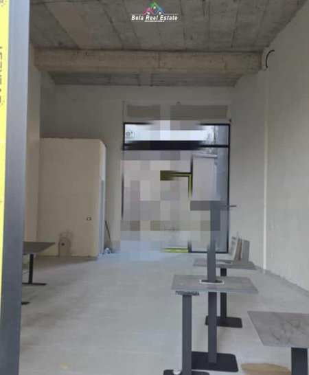 Tirane, jepet me qera dyqan Kati 0, 67 m² 1.000 € (pazari i ri)