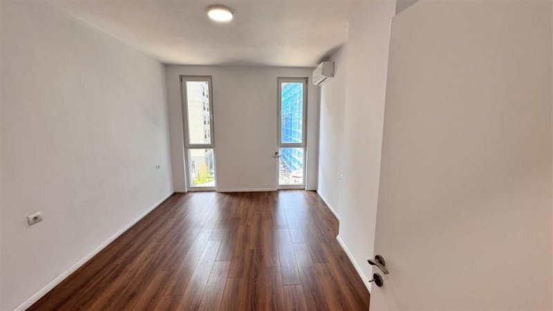 Tirane, jepet me qera ambjent biznesi Kati 4, 125 m² 700 € (FUSHA E AVIACIONIT)