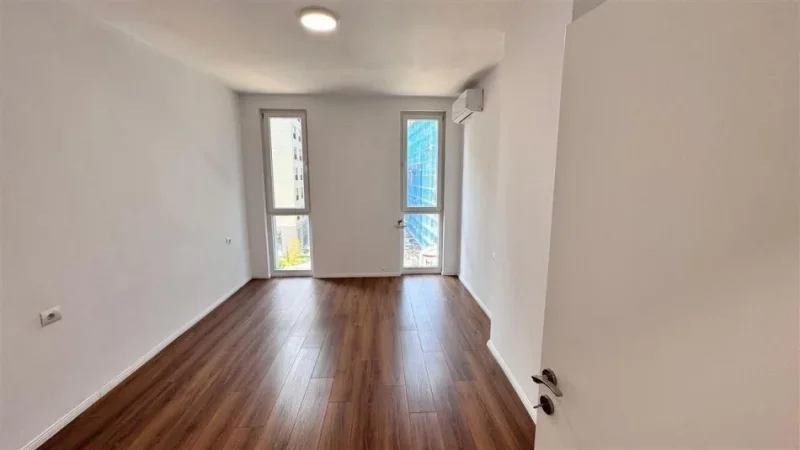 Tirane, jepet me qera ambjent biznesi Kati 4, 125 m² 700 € (FUSHA E AVIACIONIT)