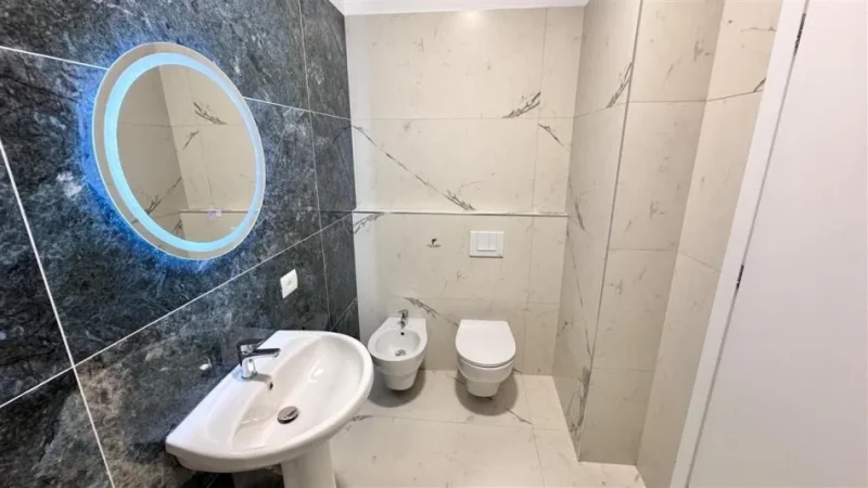 Tirane, jepet me qera ambjent biznesi Kati 4, 125 m² 700 € (FUSHA E AVIACIONIT)