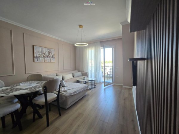 Tirane, jepet me qera apartament 2+1 Kati 4, 100 m² 650 € (astir)