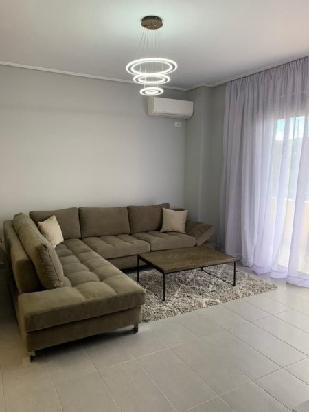 Shqiperi, jepet me qera apartament 2+1+post parkimi Kati 3, 90 m² 600 € (Rruga Peti Liqeni i Thate)