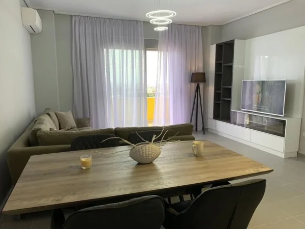 Shqiperi, jepet me qera apartament 2+1+post parkimi Kati 3, 90 m² 600 € (Rruga Peti Liqeni i Thate)